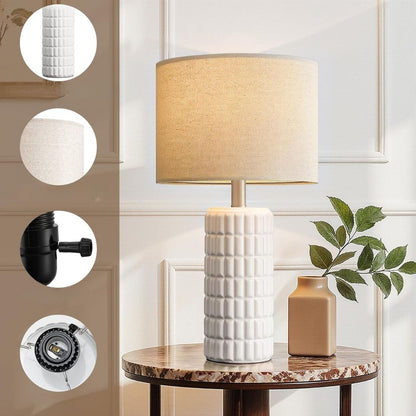Ingrid – Elegant bordslampa i keramik med texturskärm